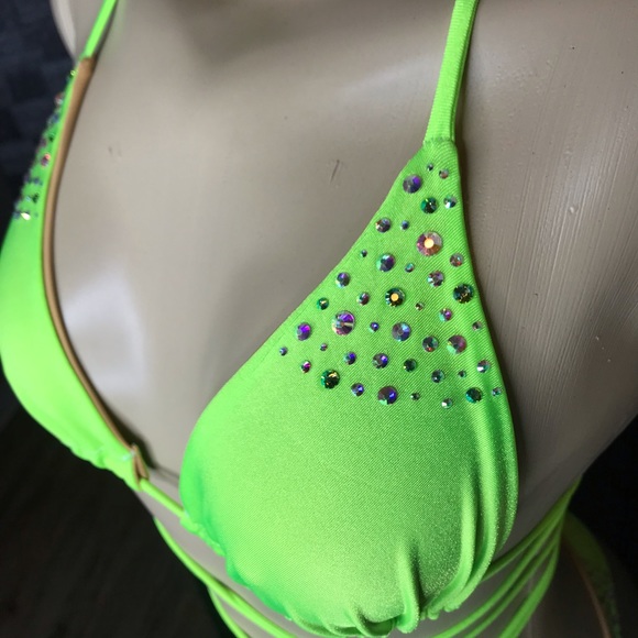 Neon bikini - Picture 5 of 6